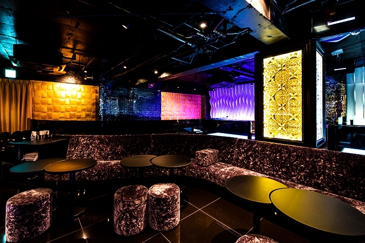 ALL-BLACK-店内